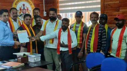 ಸೋಮವಾರಪೇಟೆ: ನೇತಾಜಿ ನಗರಕ್ಕೆ ಕುಡಿಯುವ ನೀರು ಒದಗಿಸುವಂತೆ , ತಾಲೂಕು ಪಂಚಾಯಿತಿ ಕಾರ್ಯನಿರ್ವಹಣಾಧಿಕಾರಿಗೆ  
ಕ ರಾ ವೆ  ಮನವಿ #localissue
