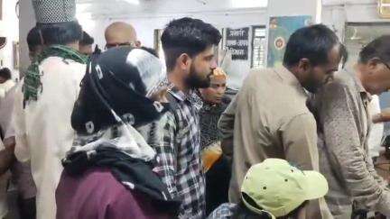 बुरहानपुर: घरों पर बिजली के स्मार्ट मीटर लगने के बाद अधिक बिल आने से उपभोक्ता परेशान,बिजली कार्यालय पहुंचकर की शिकायत
#jansamasya