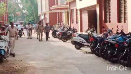 পুরুলিয়া ১: বেশ কিছু চোলার মদ সহ শ্যামনগর এলাকা থেকে গ্রেফতার এক ,ধৃতকে কোর্টে পেশ করল বলরামপুর থানার পুলিশ