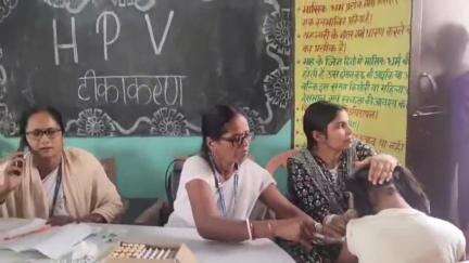 नोखा: कस्तूरबा गांधी आवासीय विद्यालय में कैंसर से बचाव के लिए चलाया गया टीकाकरण अभियान