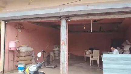 मुलताई: मुलताई में शटर तोड़कर दुकानों में घुसे चोर, पूर्व MLA के घर के पास स्थित 2 दुकानों में हुई चोरी; मामला दर्ज