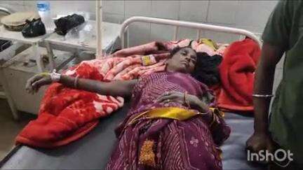 मेराल: मेराल थाना क्षेत्र के कोलोदोहर गांव में सड़क निर्माण में काम कर रही दो महिलाएं वज्रपात से घायल