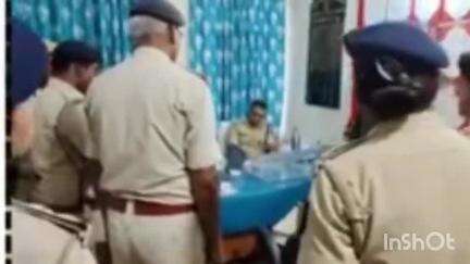 ढाका: मोतीहारी के पुलिस अधीक्षक ने आज ढाका और चिरैया थाने का किया निरीक्षण
