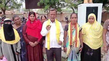 శింగనమల: బుక్కరాయసముద్రం మండల కేంద్రంలోని జనచైతన్య కాలనీలో మౌలిక సదుపాయాలు కల్పించాలని ప్రభుత్వం డిమాండ్ చేసిన కాలనీవాసులు
