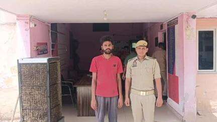 खैर: खैर थाना पुलिस टीम ने एक वारंटी अभियुक्त को किया गिरफ्तार