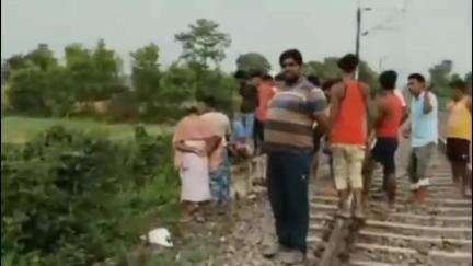 सकरा: मझौलिया रेलवे लाइन पर ट्रेन से कटकर अज्ञात युवक की मौत, जांच में जुटी पुलिस