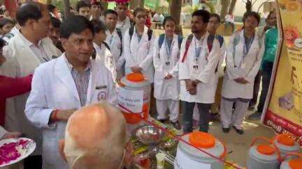 मंझनपुर: गर्मी की मार में राहत की पहल: मंझनपुर जिला अस्पताल में शुरू हुआ फ्री होममेड ORS वितरण केंद्र