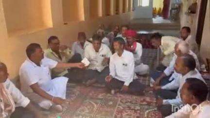 वल्लभनगर: बरोड़िया में करंट से ठेकाकर्मी की मौत के बाद विधायक डांगी ने पीड़ित परिवार को 10 लाख मुआवजे के लिए सौंपा चैक