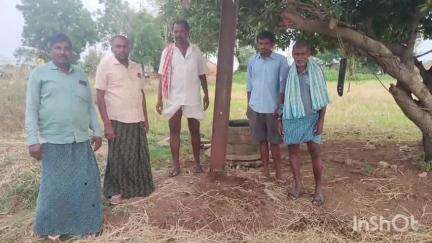గన్నేరువరం: గన్నేరువరం మండలంలోని హనుమాజిపల్లి గ్రామంలో విరిగిన విద్యుత్ స్తంభాలను మార్చాలని రైతుల ధర్నా