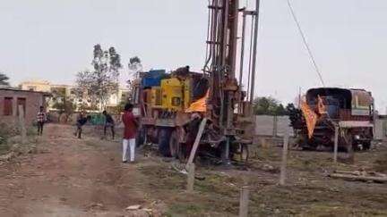अशोक नगर: गरीब रथ कॉलोनी में पानी की समस्या के समाधान के लिए प्रशासन ने शुरू कराया बोर खनन, खबर का हुआ असर 
#jansamasya