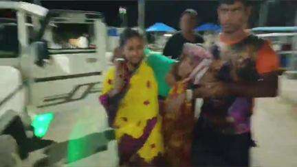 গাজোল: বাবুপুর অঞ্চলের ঝারসাবৈল গ্রাম এলাকায় ১কাঠা খাসের জমি নিয়ে ১প্রতিবেশীর সঙ্গে বিবাদের জেরে মাথা ফেঁটে আহত হয় ১ মহিলা