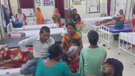 कुटुंबा: अंबा थाना क्षेत्र के अंबा चौराहा पर दो बाइकों की आमने-सामने टक्कर में औरंगाबाद जा रहा बाइक सवार दो युवक घायल