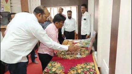 दिग्रस: नगर परिषदेच्या सभागृहात मुख्याधिकाऱ्यांनी केले दहावी आणि बारावीत प्राविण्य प्राप्त करणाऱ्या विध्यार्थी, पालकांचा सत्कार