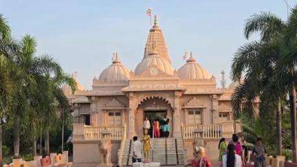 જંબુસર: જંબુસર બીએપીએસ મંદિર ખાતે યોગીજી મહારાજ પ્રાગટ્ય ઉત્સવની  ઉજવણીને લઈ તાળા માર તૈયારી #jambusar ₹news