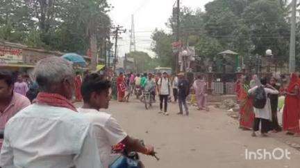 मनेर: पड़ावपर, भगतसिंह स्मारक मोड़ और सराय मोहल्ला में नगर कर्मियों व पुलिस कर्मियों ने अतिक्रमण हटाया