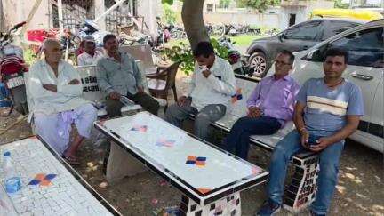 નડિયાદ: ઉંઢેલામાં પંચાયતની જમીનમાં લગ્ન પ્રસંગ કરવા બાબતે બે જૂથ વચ્ચે અથડામણ, પોલીસ સ્થળ પર પહોંચી