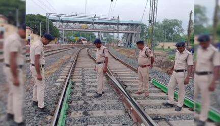 নলহাটি ১: জম্মু-কাশ্মীর হামলার পর নলহাটি স্টেশনে কঠোর নিরাপত্তা অভিযান।