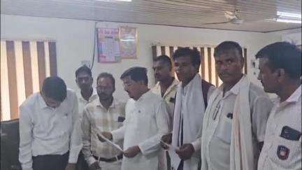 ઝાલોદ: પ્રાંત કચેરી ખાતે તાલુકામાં મનરેગા હેઠળ થયેલ ભ્રષ્ટાચારની તપાસ કરવા આમ આદમી પાર્ટી દ્વારા માંગ કરાઈ