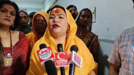 मंझनपुर: मंझनपुर में महामंडलेश्वर ने कहा- खुद को मुखिया बताने वाली किन्नर समाज से बहिष्कृत है, गुंडों के साथ मिलकर गुंडई करती है
