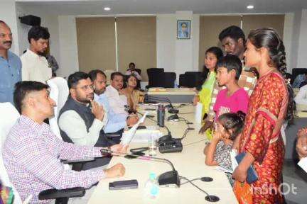 జనగాం: జనగామ జిల్లాలో 86 ప్రజావాణి దరఖాస్తులు వారి దగ్గర సమస్యలను పరిష్కరించాలని ఆదేశించిన జిల్లా కలెక్టర్