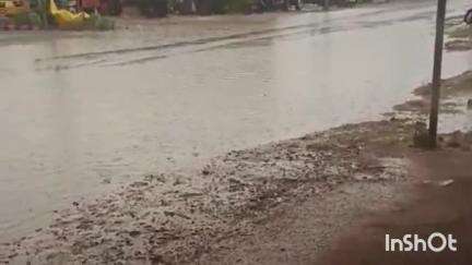 लखनपुर: लखनपुर स्टेटबैंक से सुमनपेट्रोलियम तक NH के किनारे नालीनिर्माण नहीं होने जलजमाव से नगरवासियों को परेशानी  #jansamasya