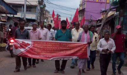 পুঞ্চা: চাকরি হারা শিক্ষকদের উপর লাঠিচার্জের প্রতিবাদের পুঞ্চাতে প্রতিবাদ মিছিল বামেদের