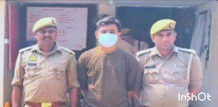 धामपुर: अफजलगढ़ क्षेत्र से पुलिस ने एक अभियुक्त को 315 बोर के अवैध तमंचे के साथ गिरफ्तार कर चालान किया