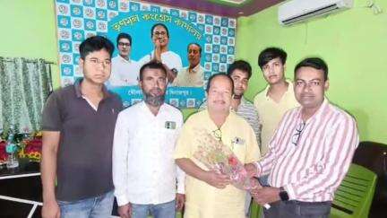তপন: পুনরায় জেলা তৃণমূল কংগ্রেসের সভাপতি হিসেবে দায়িত্বপ্রাপ্ত হওয়ায় সুভাষ ভাওয়ালকে সংবর্ধনা তপনের তৃণমূল কর্মীদের