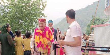 डलहौज़ी: विधायक डीएस ठाकुर ने ग्राम पंचायत डियूर के धुत्ता गांव का दौरा किया