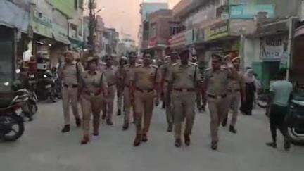 सिकंंदराबाद: थाना सिकन्द्राबाद क्षेत्र में पुलिस फोर्स के साथ किया गया पैदल मार्च