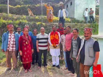 ओट: द्रंग के पूर्व विधायक जवाहर ठाकुर बुंगा पहुंचे, लोगों की समस्याएं सुनीं