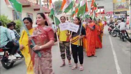 झाबुआ: मातृशक्ति ने निकाली तिरंगा यात्रा, राजवाड़ा चौक से नगर के मुख्य मार्गों से सैनिकों के सम्मान में