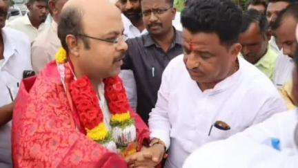 ಸಿಂದಗಿ: ಕಣ್ಣಗುಡ್ಡಿಹಾಳದ ಕೆಂಚಲಿಂಗೇಶ್ವರ ಜಾತ್ರಾ ಮಹೋತ್ಸವ, ಸಾಮೂಹಿಕ ವಿವಾಹ ಕಾರ್ಯಕ್ರಮ ಉದ್ಘಾಟಿಸಿದ ಎಂಎಲ್‌ಸಿ ಯತೀಂದ್ರ ಸಿದ್ದರಾಮಯ್ಯ