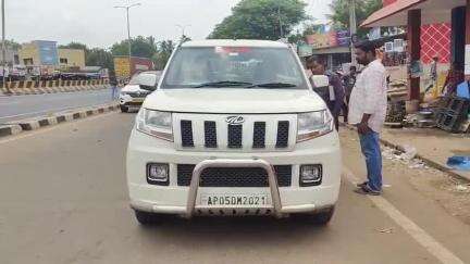 తడలో లీగల్ మెట్రాలజీ అధికారుల మెరుపు దాడులు
- చిరు వ్యాపారస్తుల తూనికాల్లో పరిశీలించిన ఎస్ఐ మల్లేశ్వర్