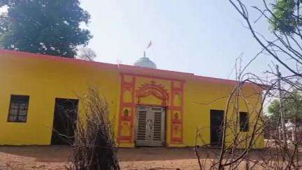खरगापुर: पट्टी गणेश जू गांव में मंदिर की भूमि पर दबंग सरपंच का कब्जा, बिना सीमांकन के लौटे पटवारी