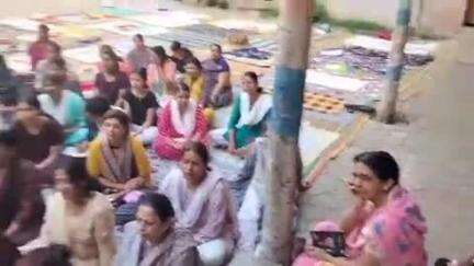 अशोक नगर: वर्धमान विद्यालय में 'स्वयं स्वस्थ बनो' अभियान के तहत योगाभ्यास शिविर में 158 से अधिक लोग शामिल हुए
