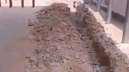 मझगवां: चित्रकूट: कामदगिरि परिक्रमा मार्ग में ठेकेदार की लापरवाही, नाला खोदकर निर्माण शुरू न करने से रहवासी परेशान
