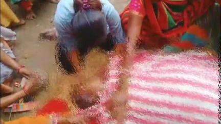 रफीगंज: रफीगंज के पोगर पंचायत के जोंधी गांव में छप्पर पर पेड़ गिरने से एक महिला की हुई मौत