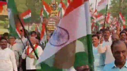 કડી: ઓપરેશન સિંદૂર ની ઉજવણી નાં ભાગ રૂપે કડી ના કુંડાળ સહિત ગ્રામ્ય વિસ્તારોમાં તિરંગા યાત્રા યોજાઈ,મોટી સંખ્યા લોકો જોડાયાં