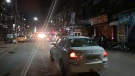 खंडवा नगर: खंडवा रेलवे स्टेशन पर देर रात दुकानें खुली रखने वालों के खिलाफ कोतवाली पुलिस ने की कार्रवाई