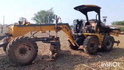 महुआडांड़: अज्ञात उग्रवादी संगठन के हथियारबंद दस्ते ने बुधवार रात ओरसापाठ ग्राम में तांडव मचाया