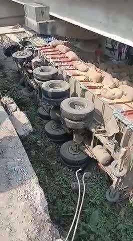 Sisabari Axcident On Road 03:30am