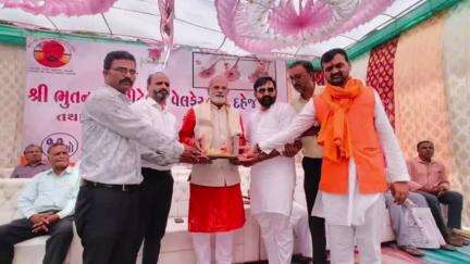 વાગરા: વાગરા તાલુકાના શ્રી ભુતનાથ ચેરીટેબલ વેલફેર ટ્રસ્ટ અને ભાથીજી યુવક મંડળ દ્વારા ૧૧ માં સર્વ જ્ઞાતિ સમૂહ લગ્નોત્સવ યોજાયું.