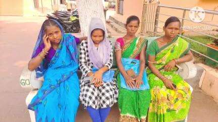 ଫୁଲବାଣୀ ସହର: ଉପଜିଲ୍ଲାପାଳଙ୍କୁ କାର୍ଯ୍ୟାଳୟରେ ଭେଟି କଲଭର୍ଟ ନିର୍ମାଣ ପାଇଁ ଦାବିପତ୍ର ଦେଲେ ସାନ୍ଦ୍ରୁପଡା ଓ ରତାମାହା ଅଞ୍ଚଳର ମହିଳା
