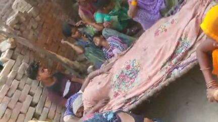 सोरांव: आनापुर रेलवे फाटक के पास बारात से लौट रहे युवक का मिला शव, पुलिस जांच पड़ताल में जुटी, कड़ी कार्रवाई की मांग की जा रही