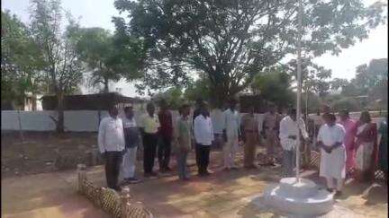 अहेरी: कमलापूर येथे सरपंचा रजनीता मडावी यांच्या हस्ते ध्वजारोहण