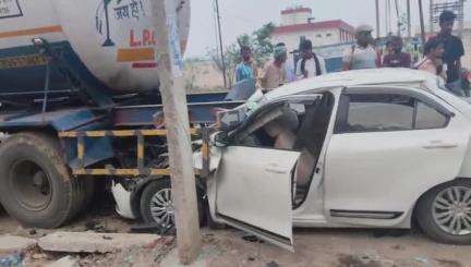 देेेवरिया: बैतालपुर के पास सड़क किनारे खड़ी टैंकर में घुसी कार, तीन लोग गंभीर रूप से घायल