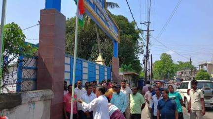 হরিণঘাটা: হরিণঘাটা কল্যাণী সহ বিভিন্ন জায়গায় আজ মে দিবস পালন করলেন নদীয়া দক্ষিণ জেলা INTTUC সভাপতি সনৎ চক্রবর্তী