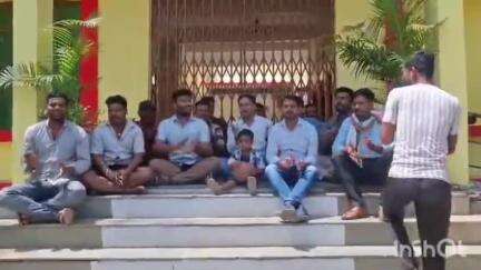 बंडा: जल संकट के विरोध में नगर परिषद बंडा के गेट पर ताला लगाकर प्रदर्शन