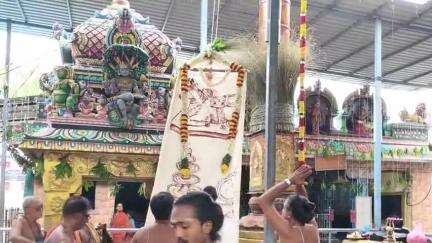மதுராந்தகம்: அச்சிறுப்பாக்கம் இளங்கிளி அம்மன் உடனுறை ஆட்சீஸ்வரர் திருக்கோயிலில் சித்திரை பெருவிழா கொடியேற்றத்துடன் தொடக்கம்